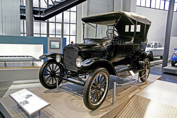 M-BASE エムベース ｜ 街角のクルマたちAtoZ